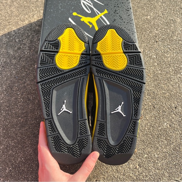 Nike Air Jordan 4 Retro GS Thunder - Black & Yellow New Size 5.5Y - Womens 7 - Picture 4 of 7